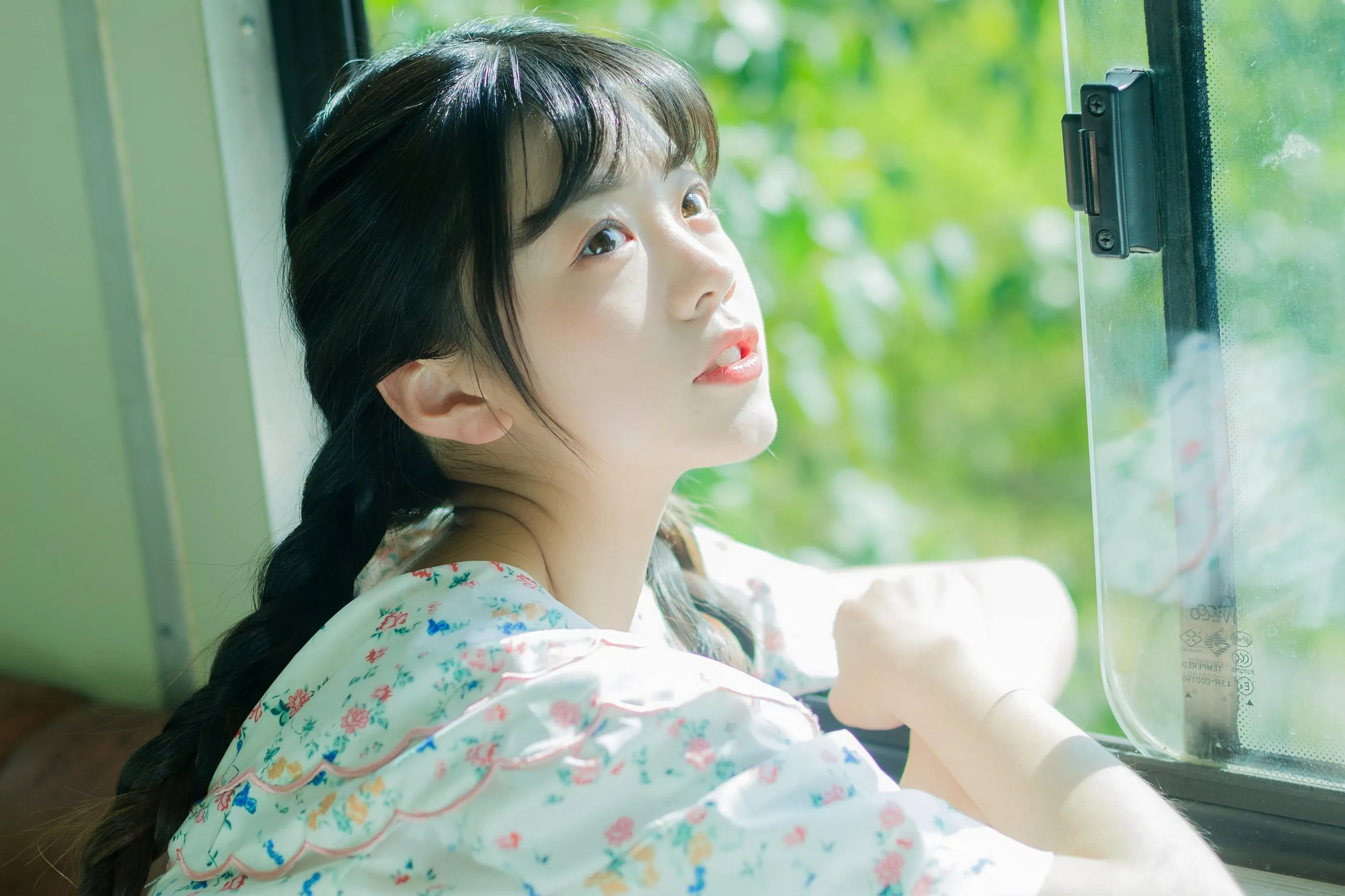 [YITUYU艺图语]2022.09.11 藏在巴士角落的快乐 可爱泡泡呀 [28P]插图